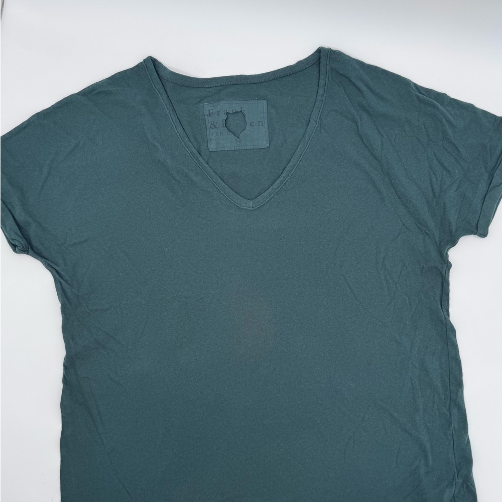 Frank & Eileen Evergreen V-Neck Tee, Size Medium‎ NWOT